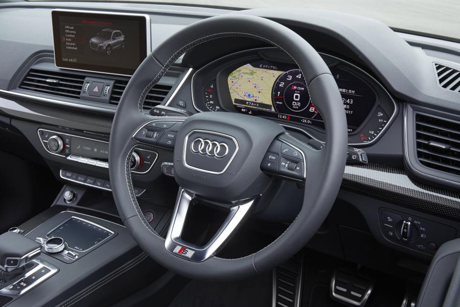 Панель приборов Audi SQ5 3.0 TFSI 2017 года  (JP) (фото 15 из 18)